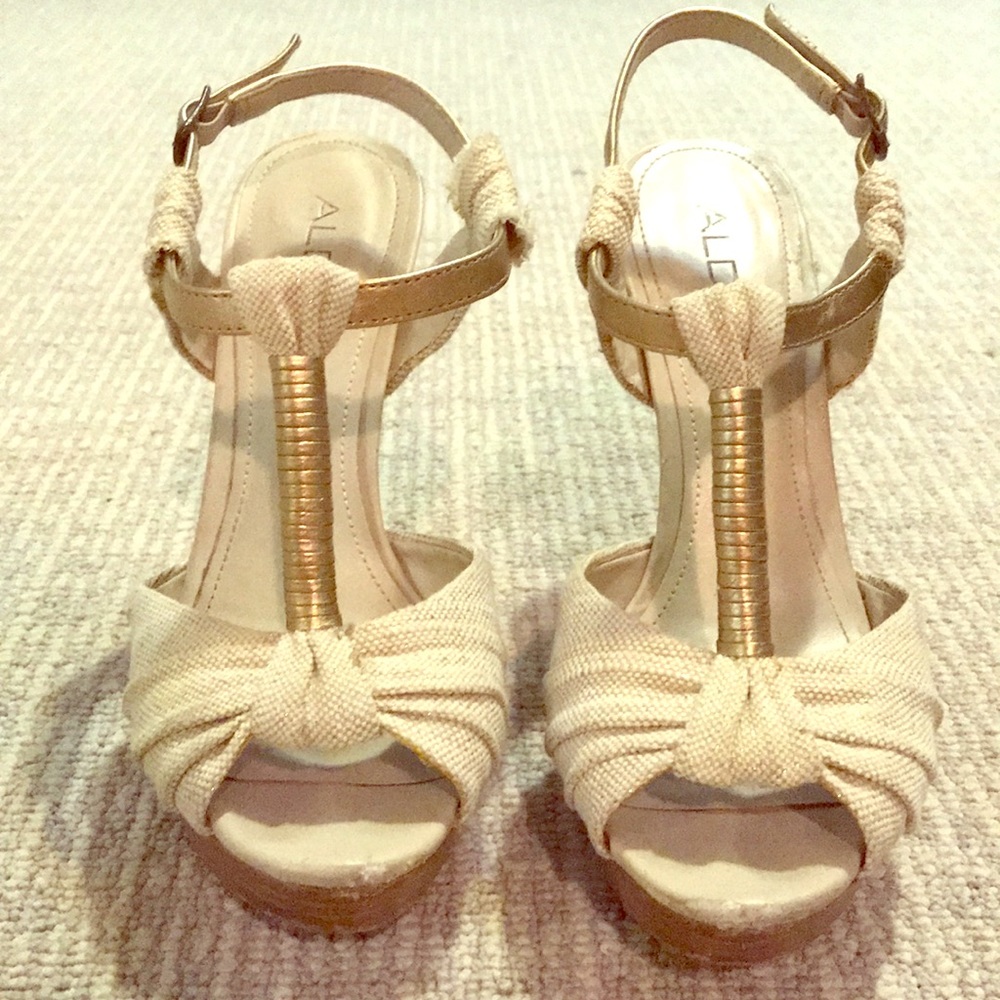 Gold natural tan strappy highheel Sandal Aldo 6.5